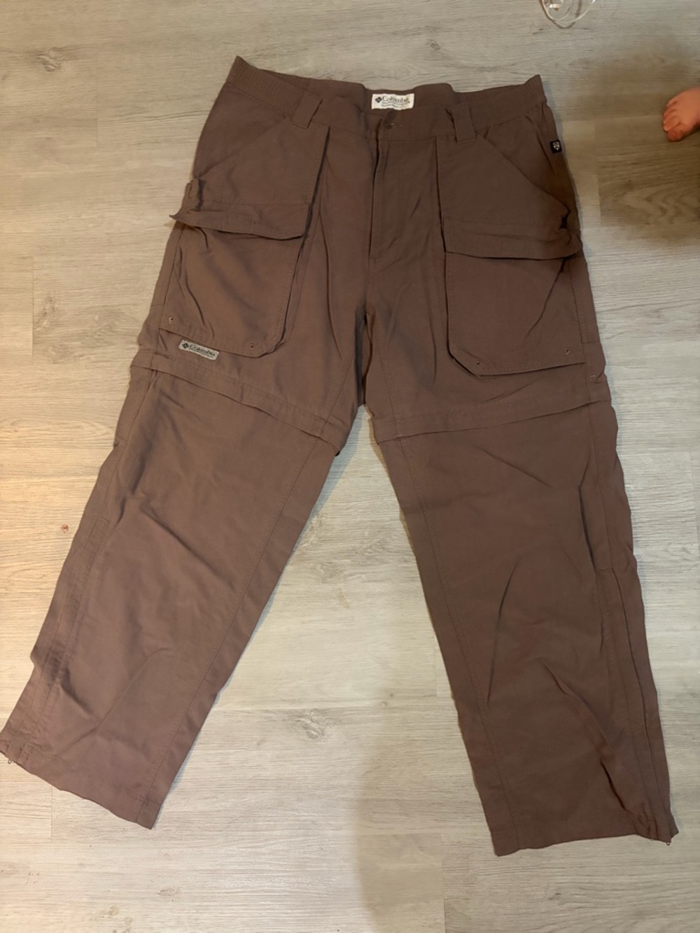 Columbia Men's Cargo Pants in Dark Brown